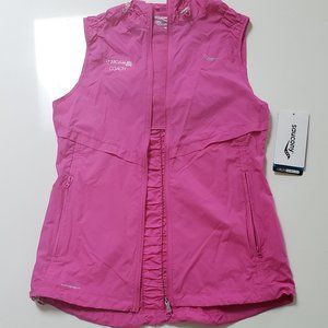 Sauconi breeze vest with run shield.